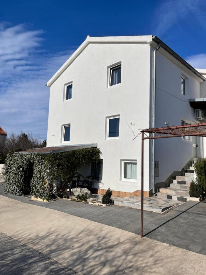 Apartments Frigan Maslenica Extérieur photo