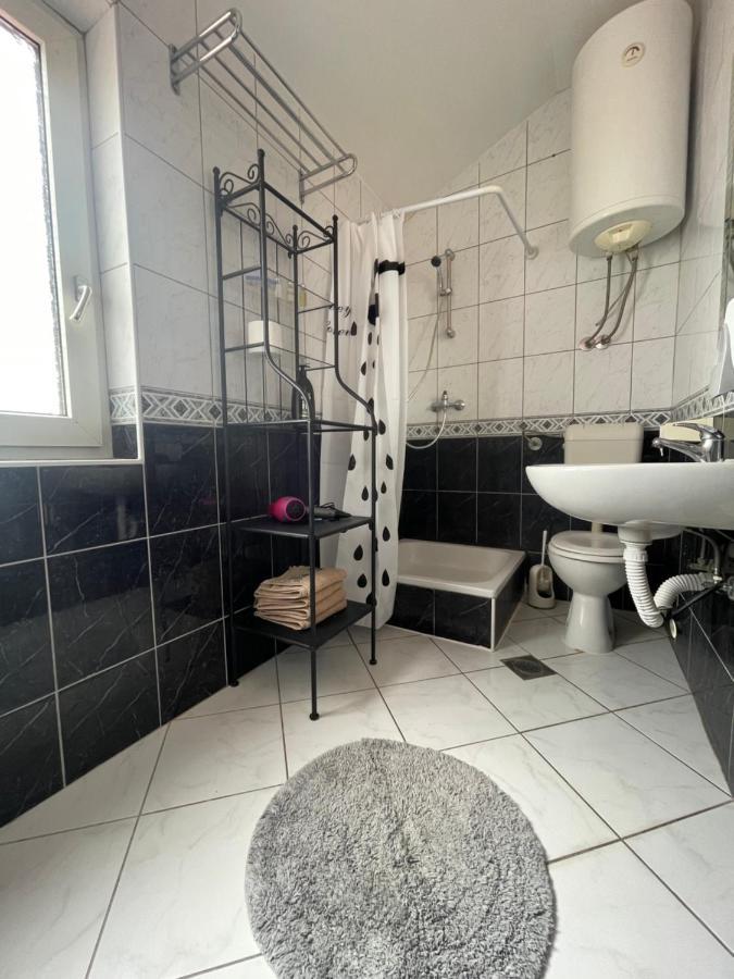 Apartments Frigan Maslenica Extérieur photo