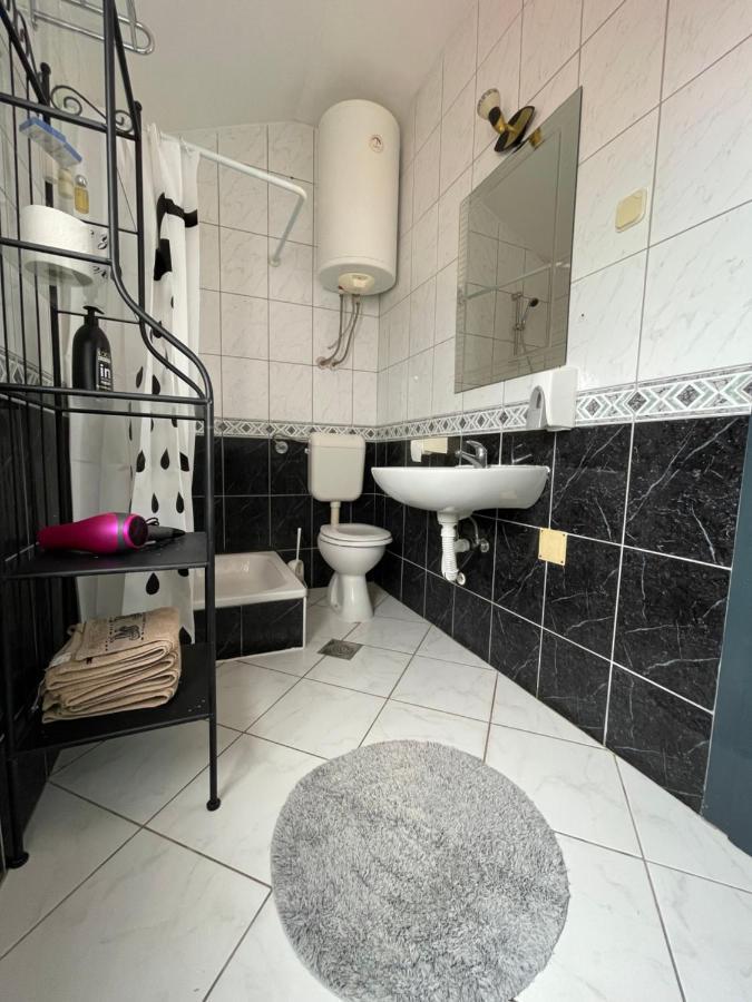 Apartments Frigan Maslenica Extérieur photo